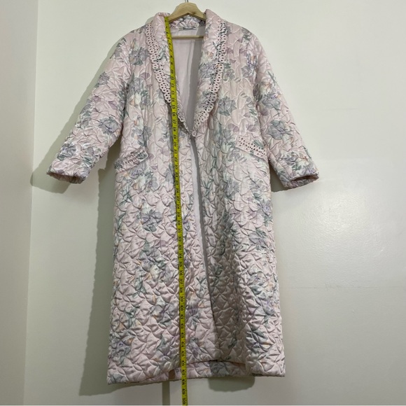 Vintage | Amazing Quilted 1960s-70s Evening Robe - Picture 7 of 9